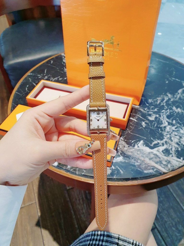 Đồng hồ Hermes nữ dây da màu nau