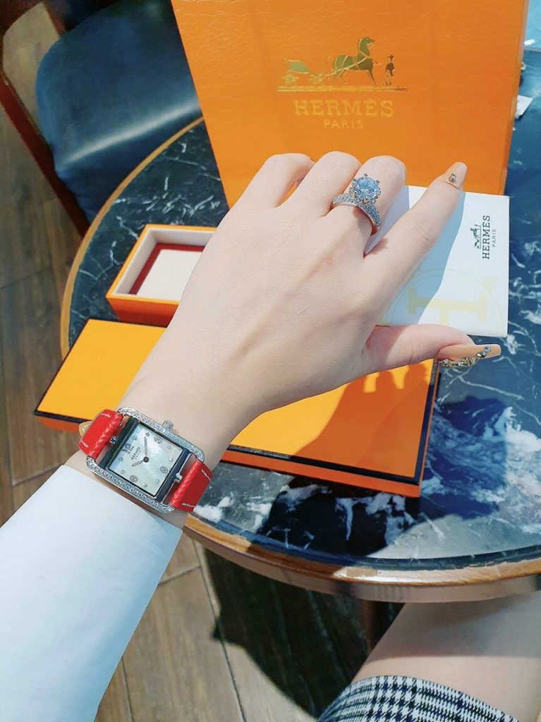 Đồng hồ Hermes nữ đính đá