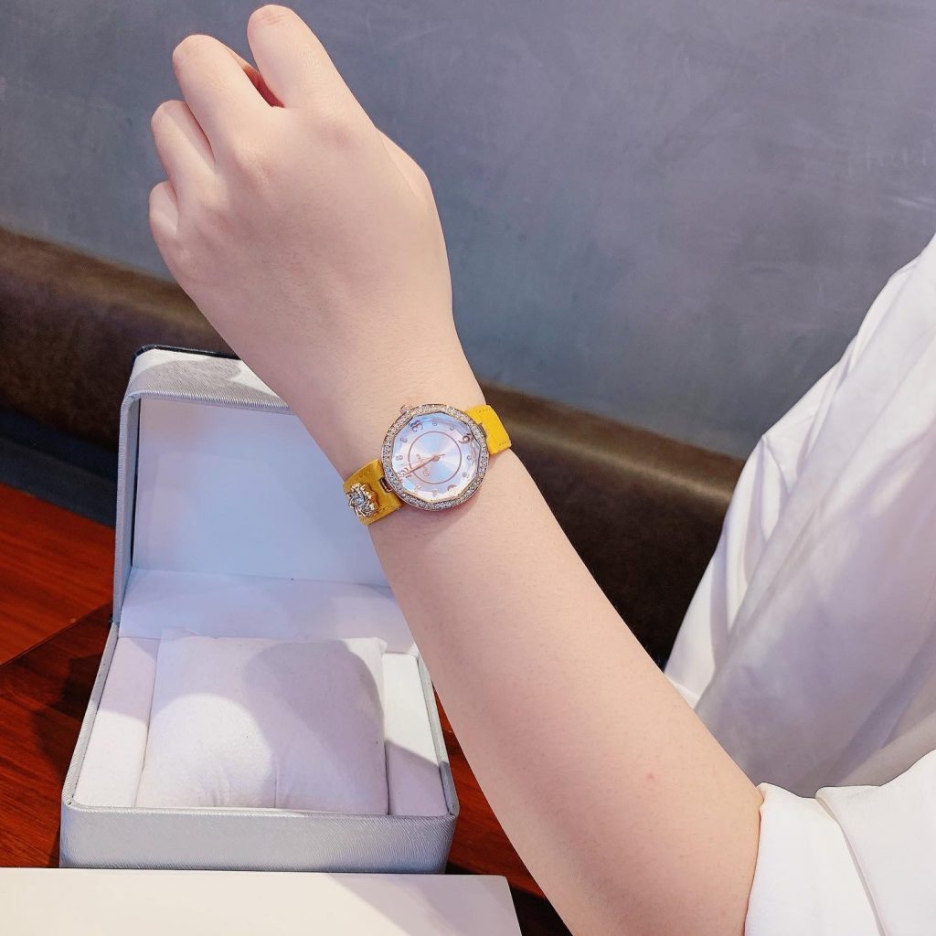 Đồng hồ Davena nữ mặt tròn đính đá