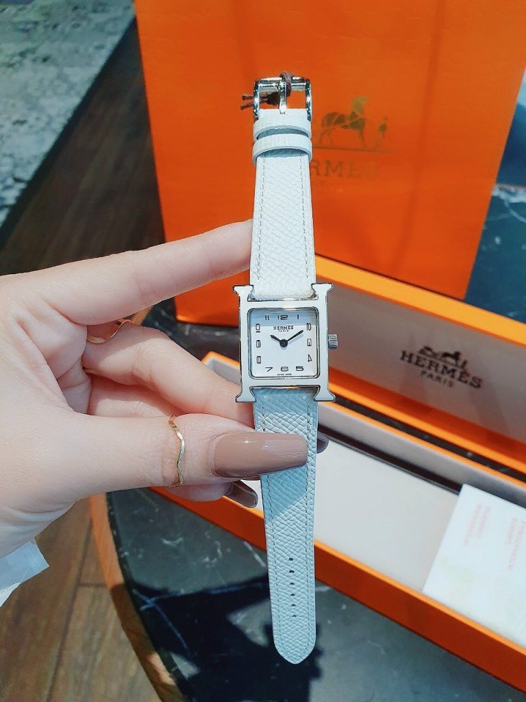 Đồng hồ Hermes màu trắng