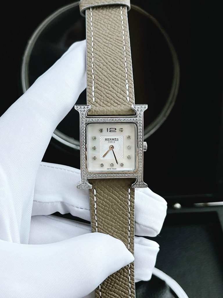 Đồng hồ Hermes nữ dây da màu xám