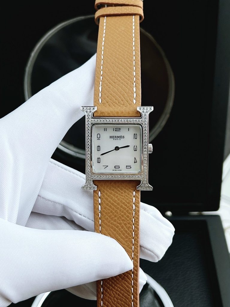 Đồng hồ Hermes nữ sính đá mặt vuông