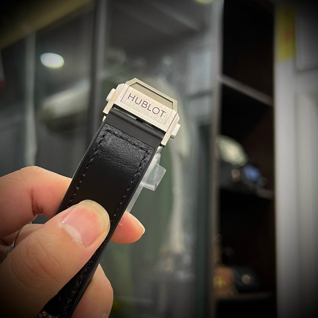 Đồng hồ Hublot nam dây cao su màu đen