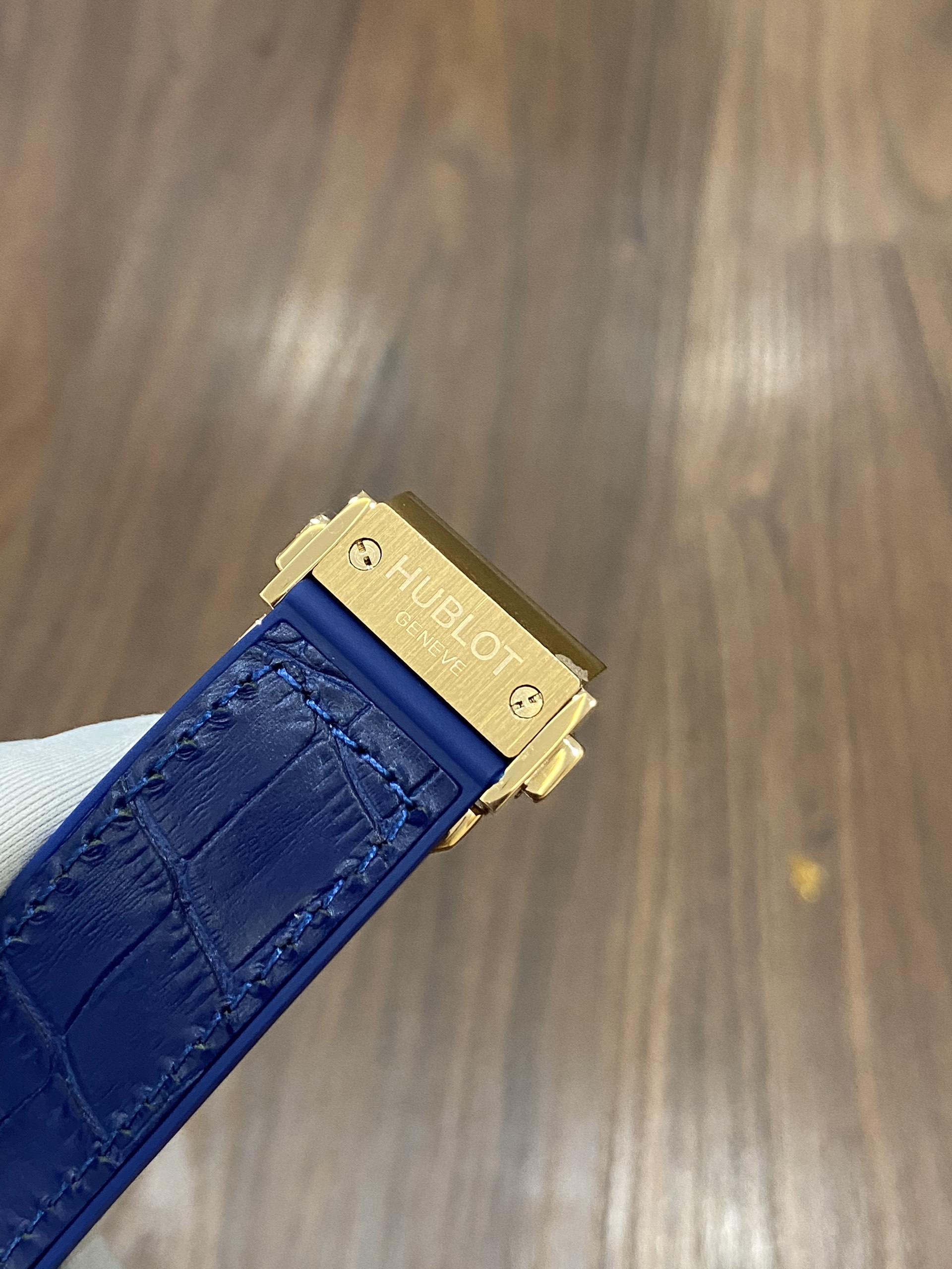 Đồng hồ Hublot nam màu xanh than Đồng hồ Hublot nam màu xanh than