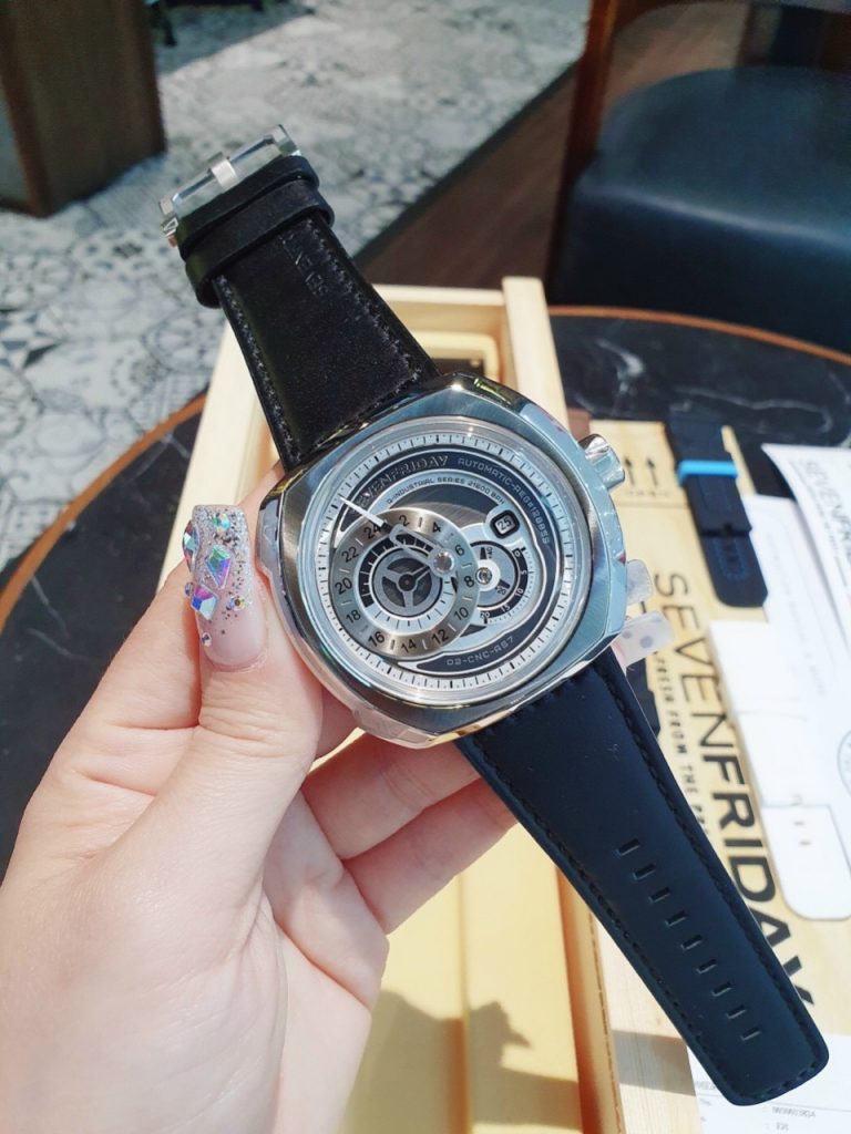 Đồng hồ SevenFriday dây da màu đen