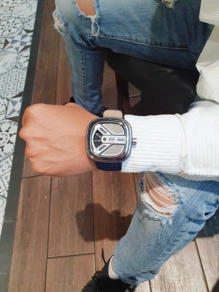 Đồng hồ cơ lộ máy SevenFriday