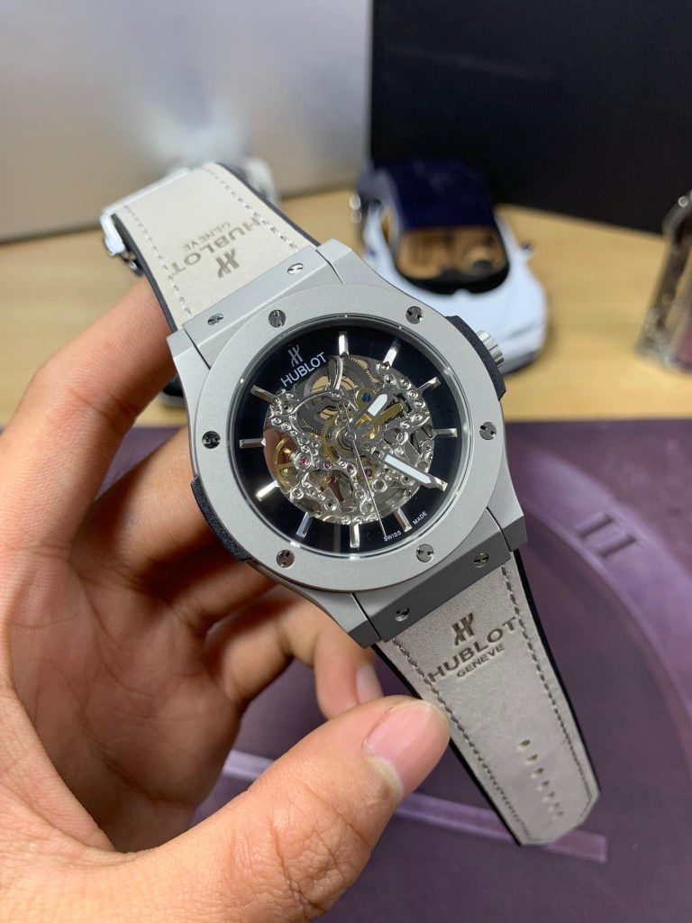 Đồng hồ cơ nam Hublot lộ máy