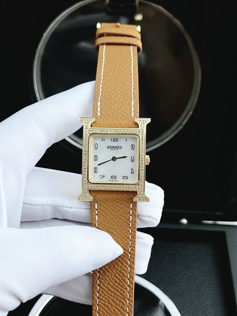 Đồng hồ nữ màu nâu Hermes