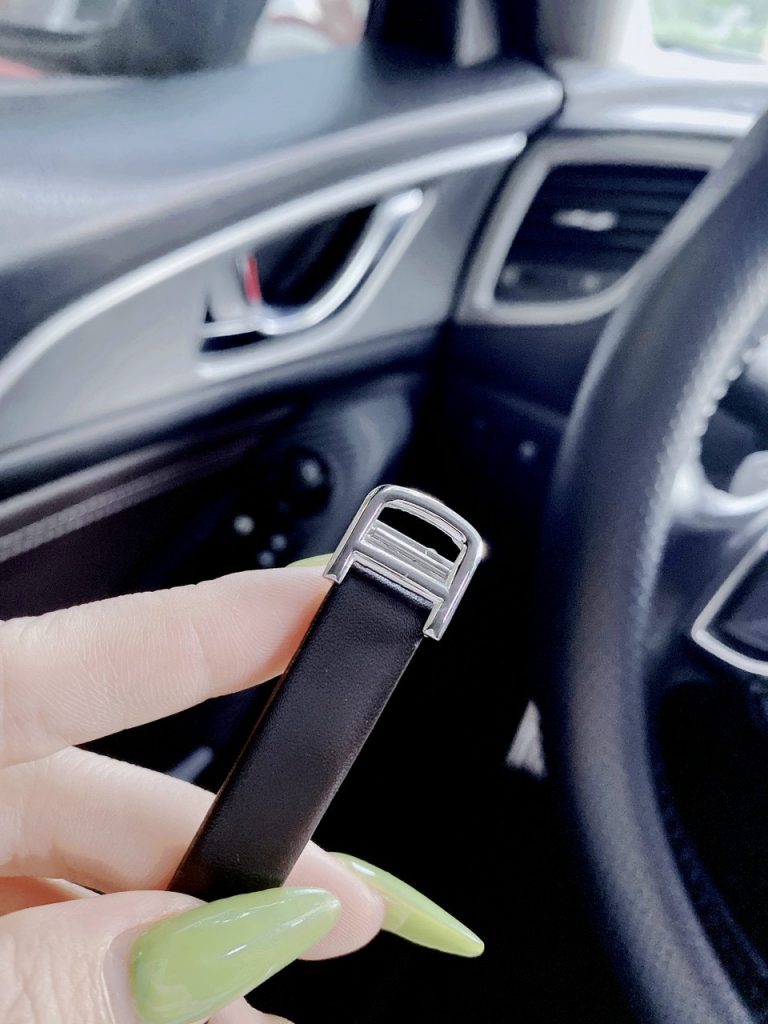 Đồng hồ Cartier nữ dây da màu đen