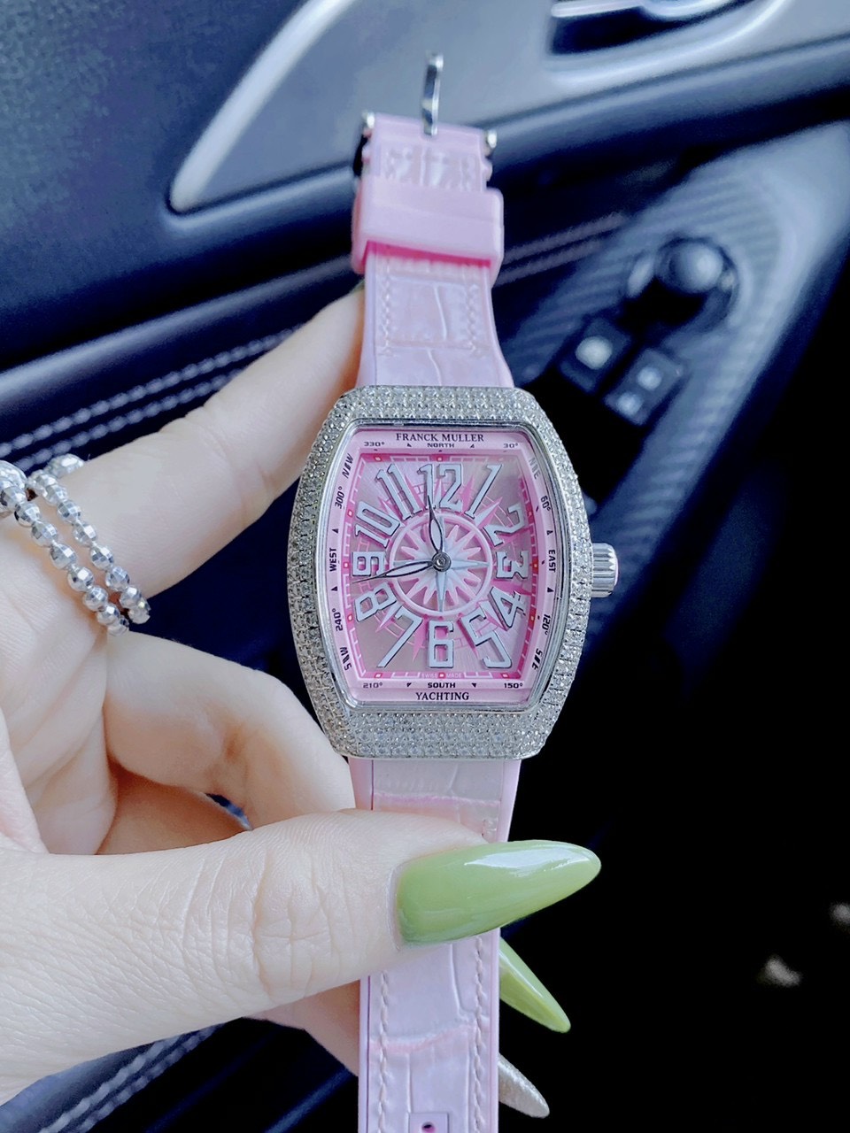 Đồng hồ Franck Muller V32 nữ màu hồng Đồng hồ Franck Muller V32 nữ màu hồng