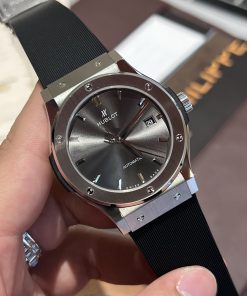 Đồng hồ Hublot Classic Fusion Titanium 42mm