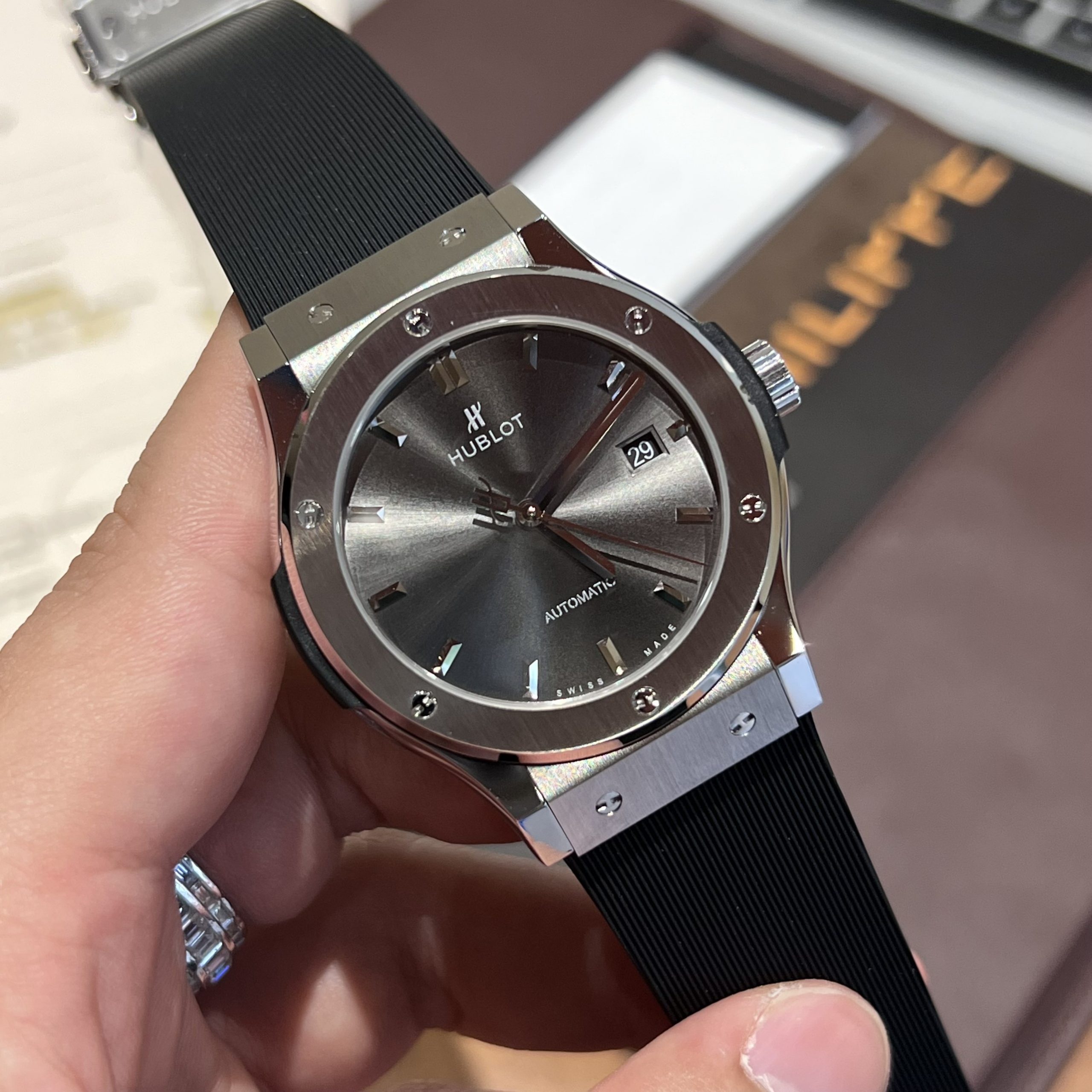 Đồng hồ Hublot Classic Fusion Titanium 42mm Đồng hồ Hublot Classic Fusion Titanium 42mm