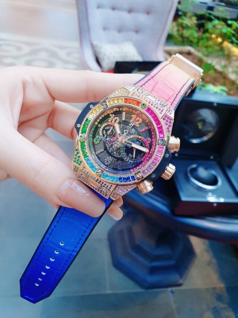 Đồng hồ Hublot đính đá máy cơ