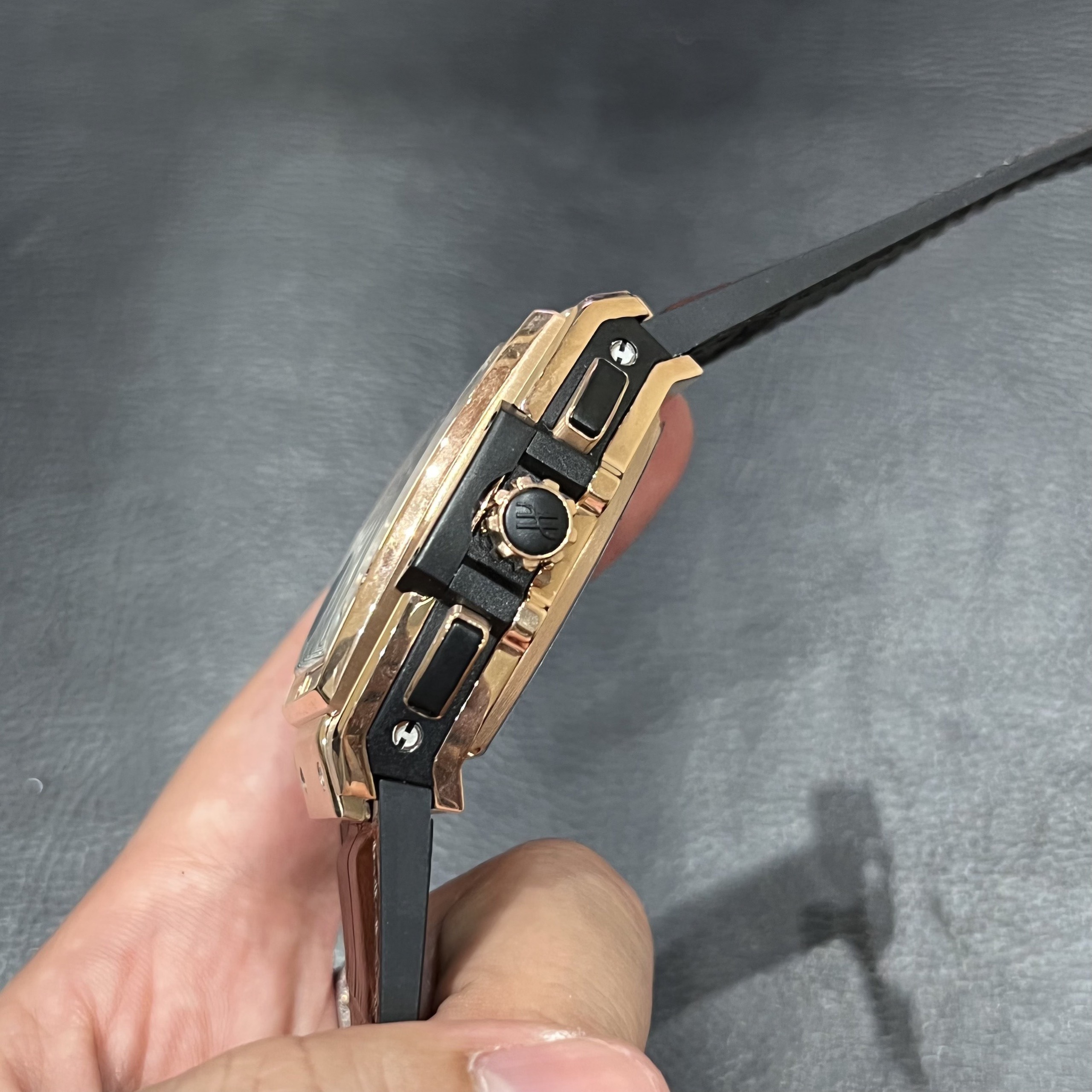 Đồng hồ Hublot nam siêu cấp thụy sỹ Đồng hồ Hublot nam siêu cấp thụy sỹ