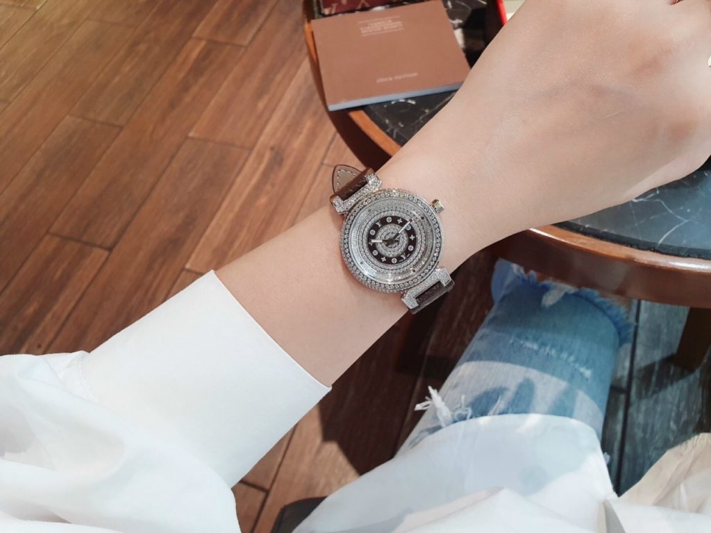 Đồng hồ Louis Vuitton like auth