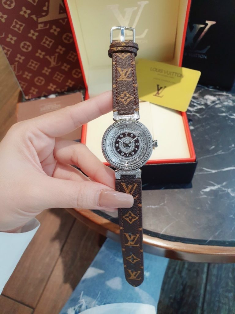 Đồng hồ Louis Vuitton nữ dây da