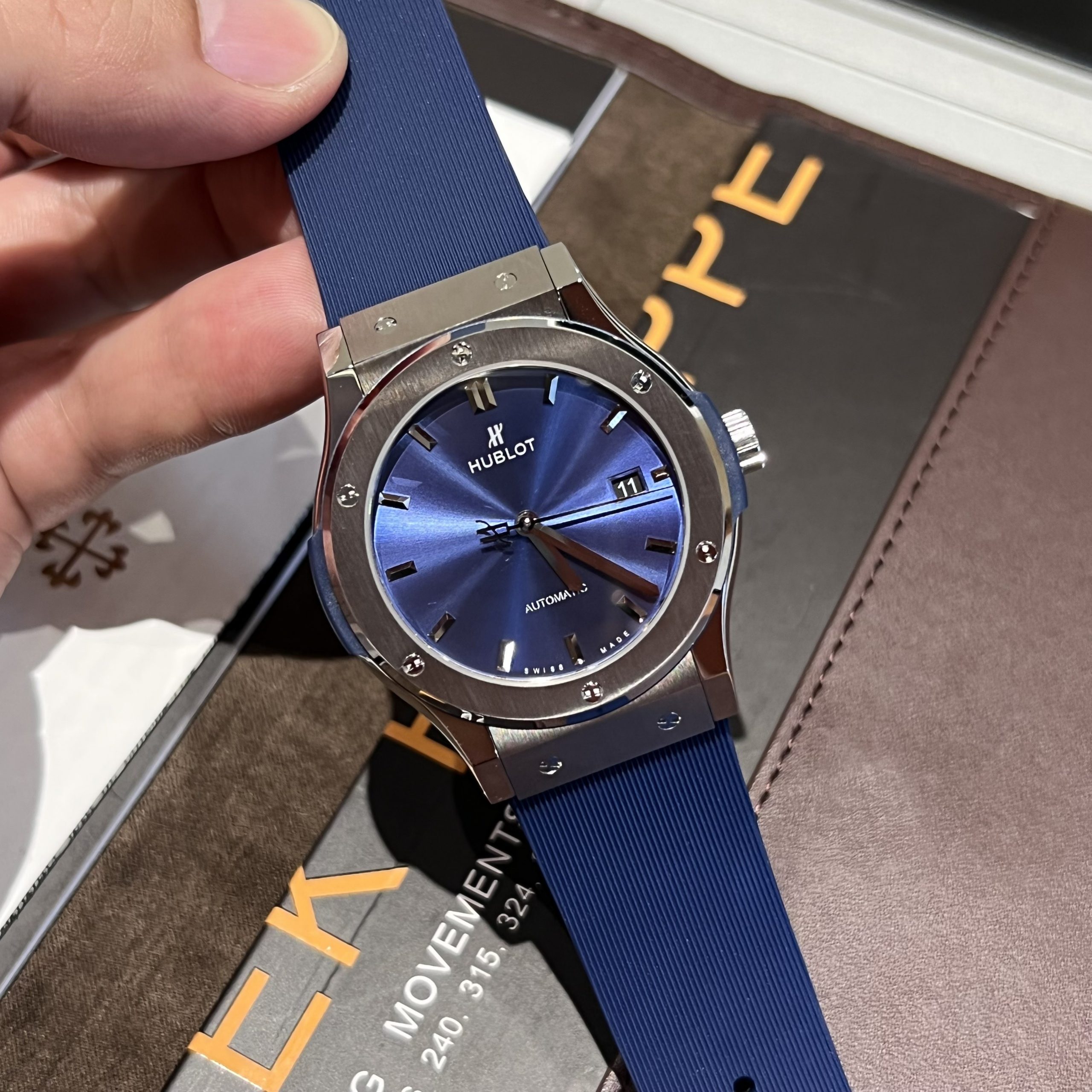 Đồng hồ nam Hublot Siêu cấp màu xanh than Đồng hồ nam Hublot Siêu cấp màu xanh than