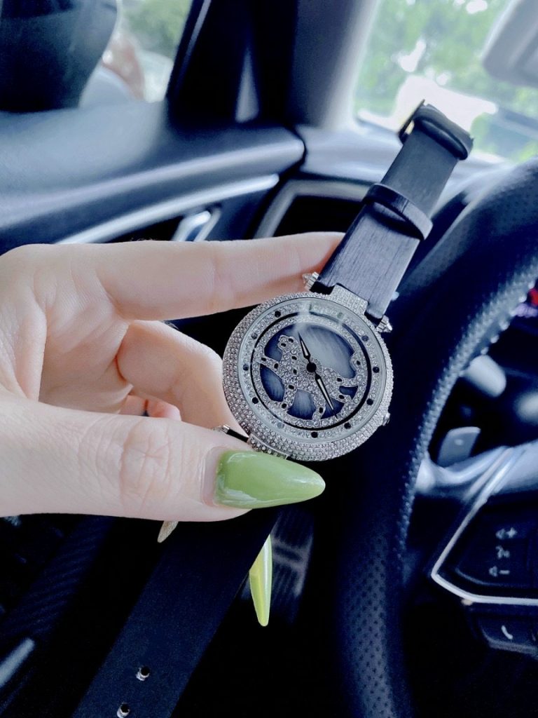 Đồng hồ nữ Cartier mặt tròn đính đá