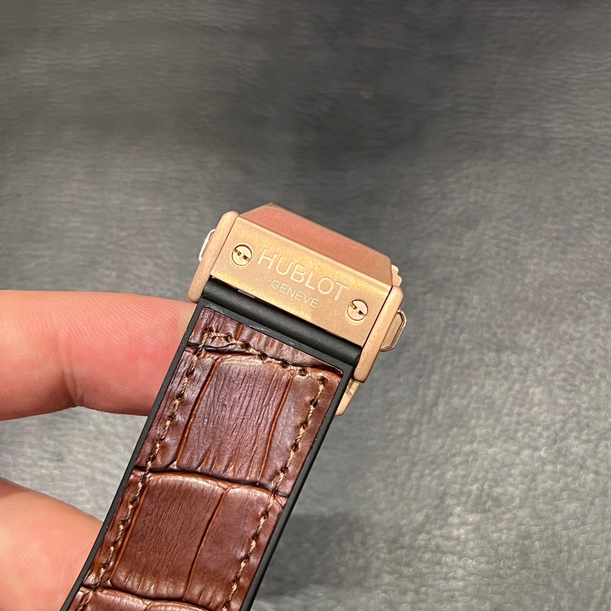 Đồng hồ siêu cấp Hublot màu nâu Đồng hồ siêu cấp Hublot màu nâu