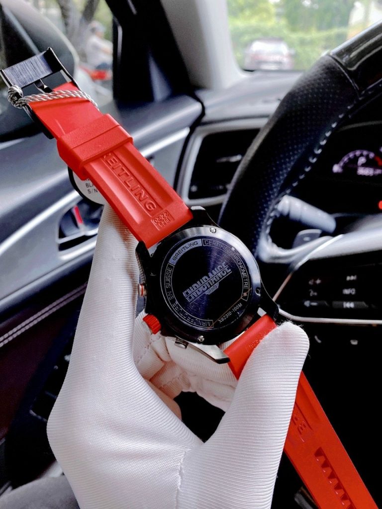 Đồng hồ Breitling dây cao su màu đỏ