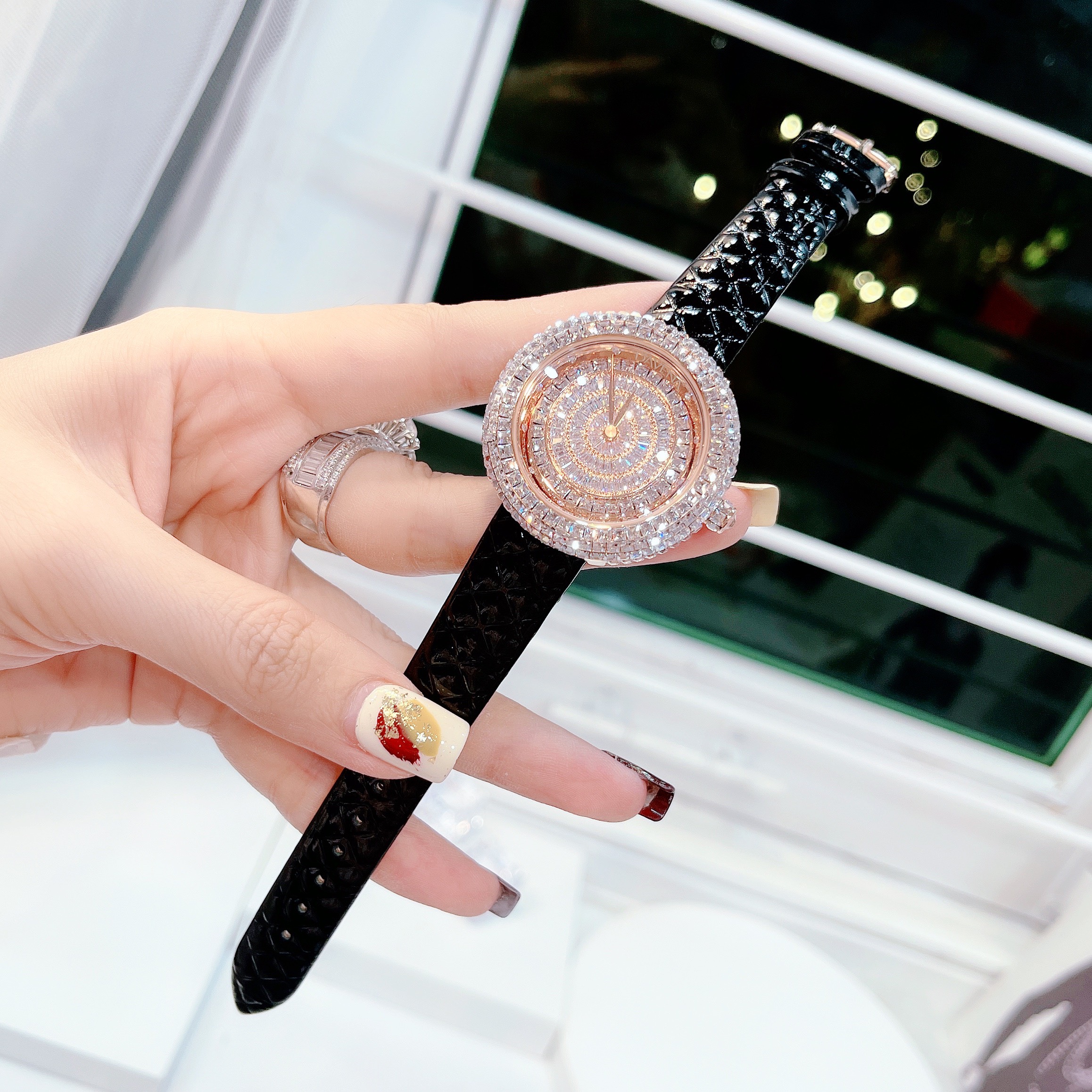 Đồng hồ Davena dây da màu đen Đồng hồ Davena dây da màu đen