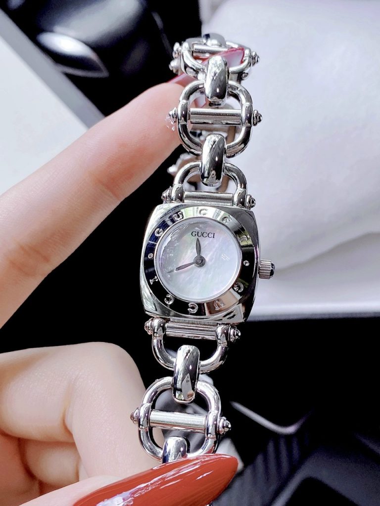 Đồng hồ Gucci nữ dây kim loại dạng xích