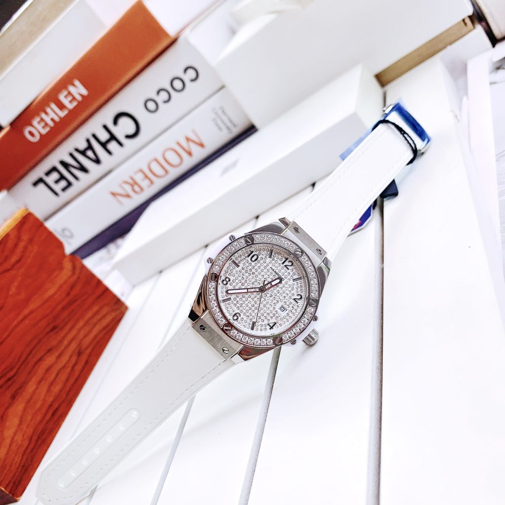 Đồng hồ Hanboro mặt tròn đính đá