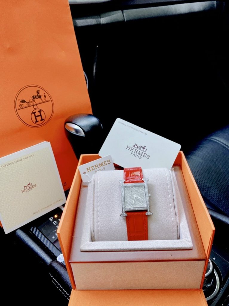 Đồng hồ Hermes mặt vuông đính đá