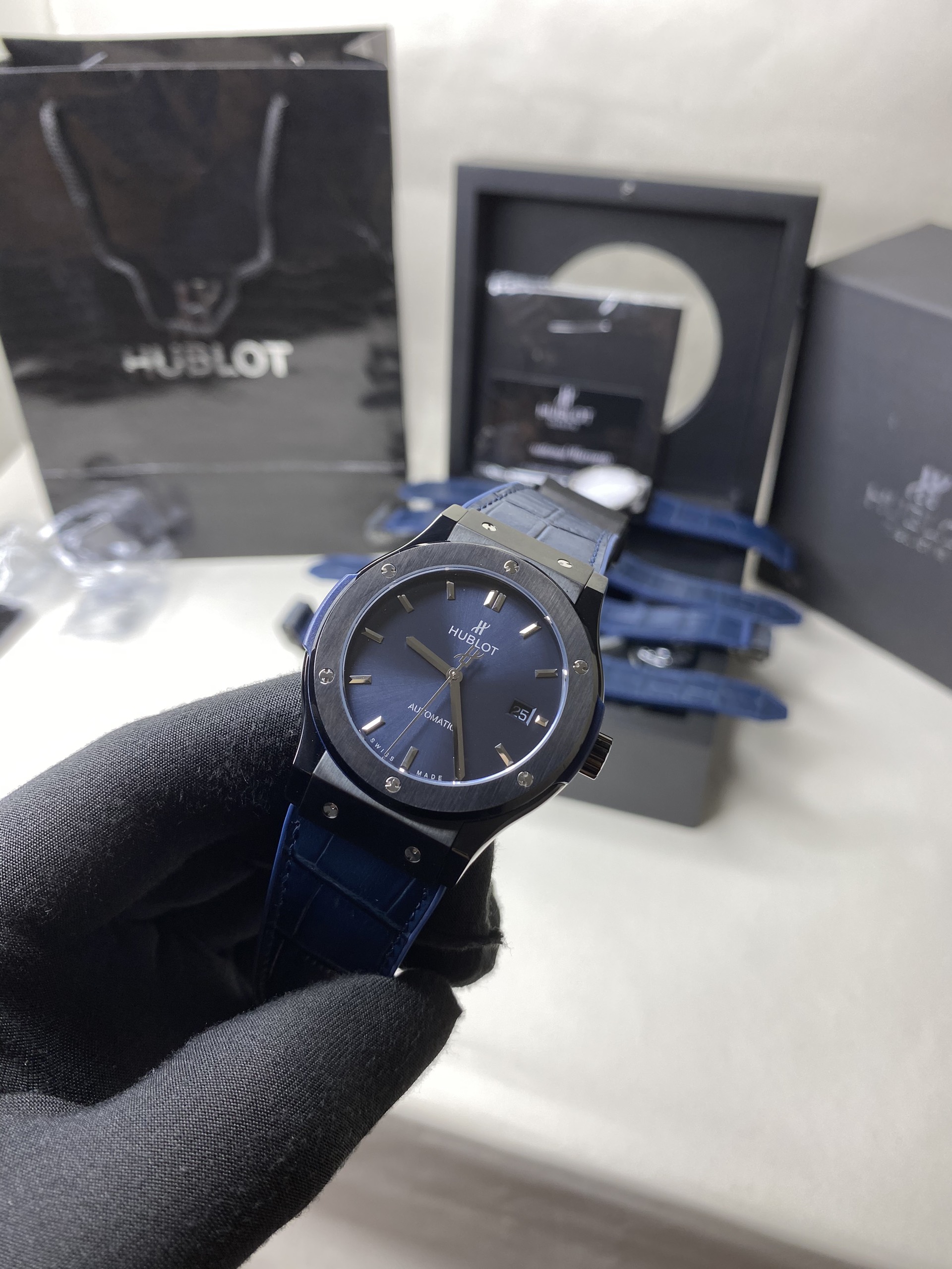 Đồng hồ Hublot Classic Fusion Blue Ceramic Đồng hồ Hublot Classic Fusion Blue Ceramic