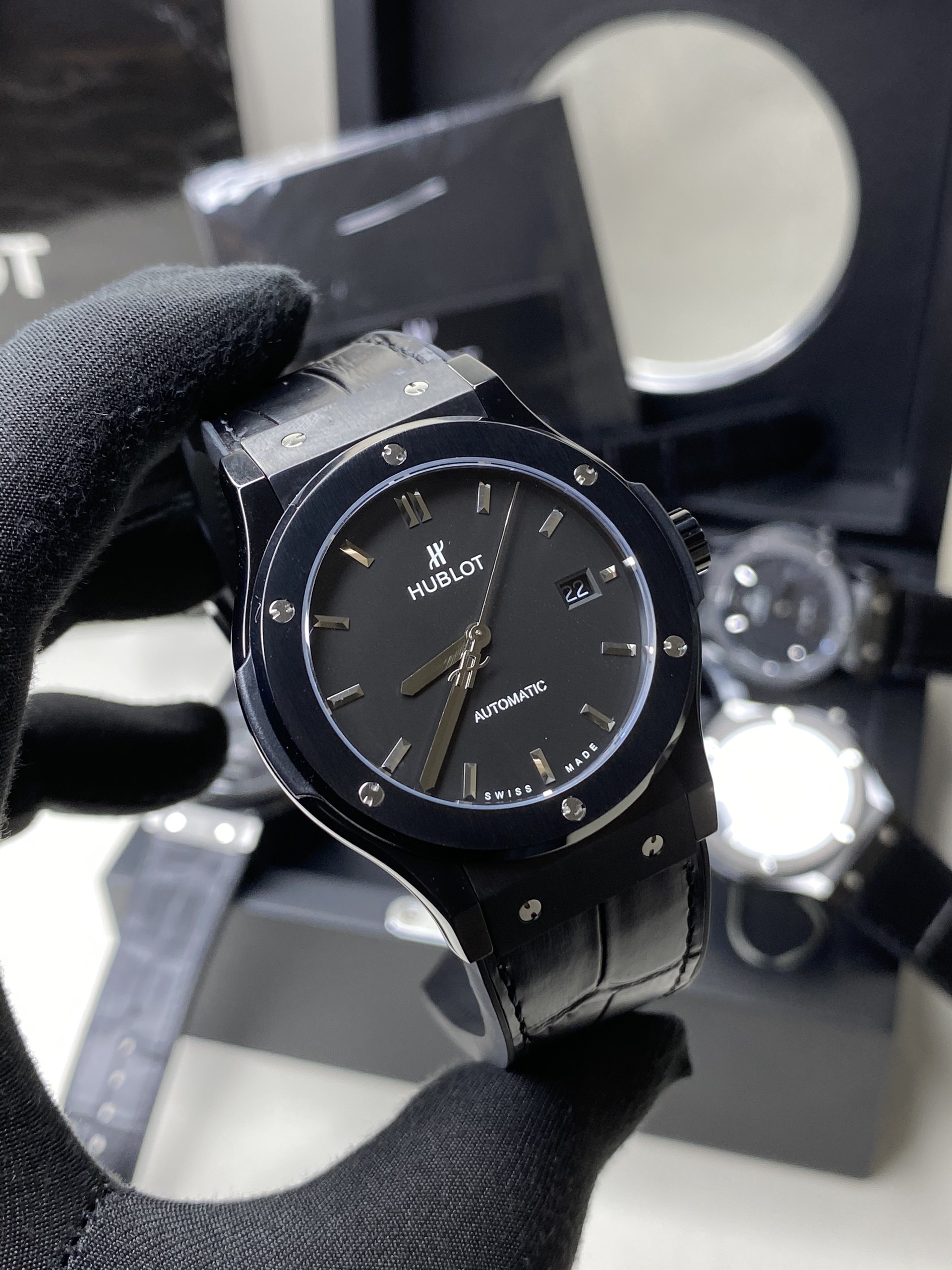 Đồng hồ Hublot Classic Fusion Ceramic Black Đồng hồ Hublot Classic Fusion Ceramic Black