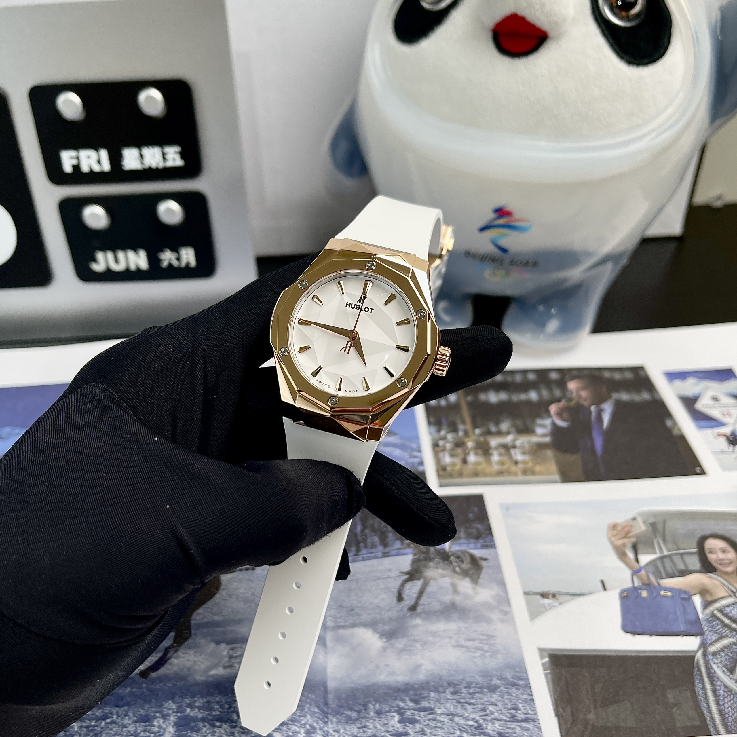 Đồng hồ Hublot nam dây cao su màu trắng Đồng hồ Hublot nam dây cao su màu trắng