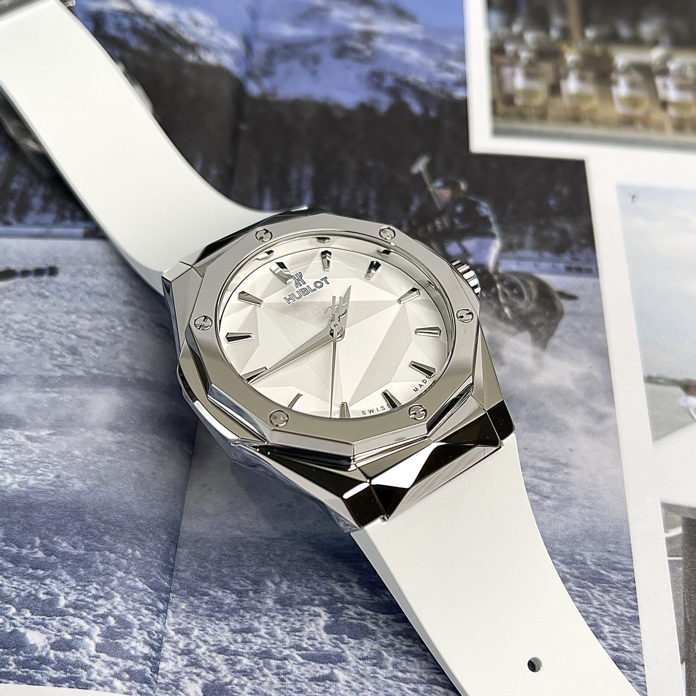 Đồng hồ Hublot nam dây cao su màu trắng Đồng hồ Hublot nam dây cao su màu trắng