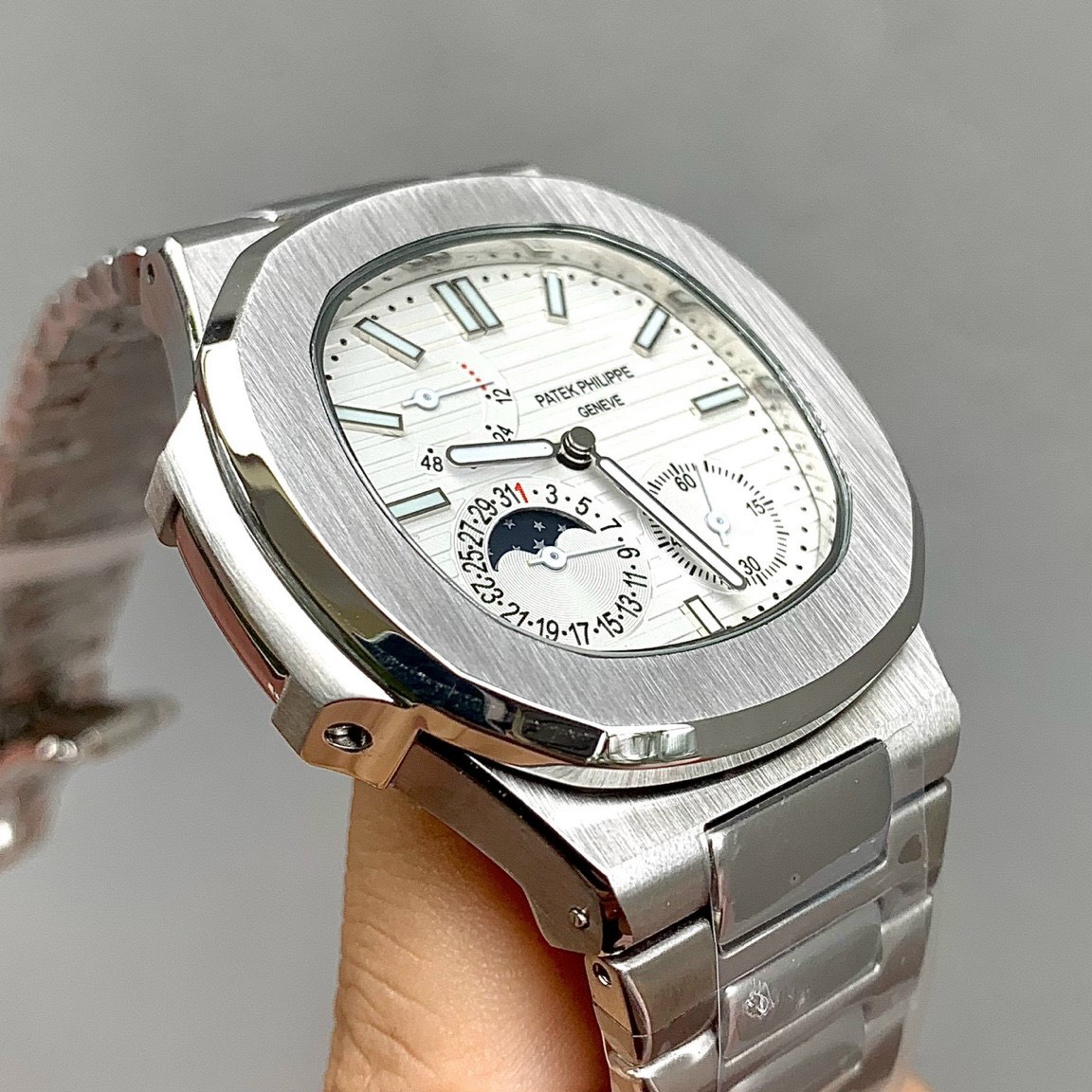 Đồng hồ Patek Philippe Nautilus nam siêu cấp Đồng hồ Patek Philippe Nautilus nam siêu cấp