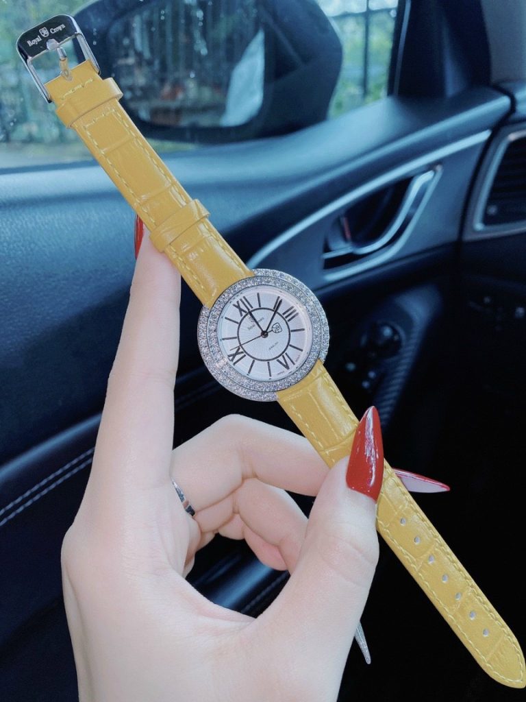 Đồng hồ Royal Crown nữ dây da màu vàng