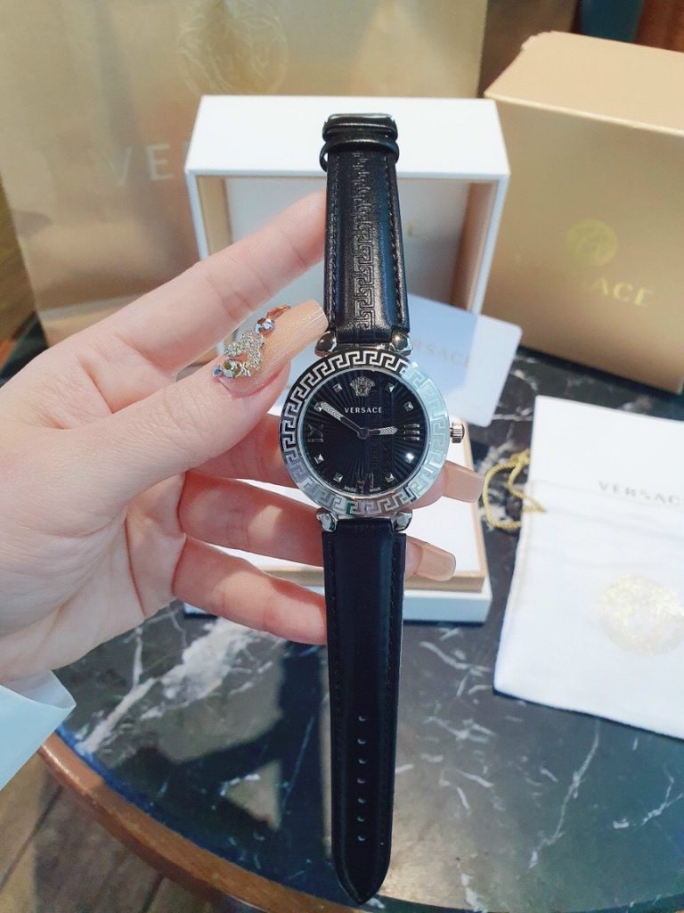 Đồng hồ Versace daphnis màu đen