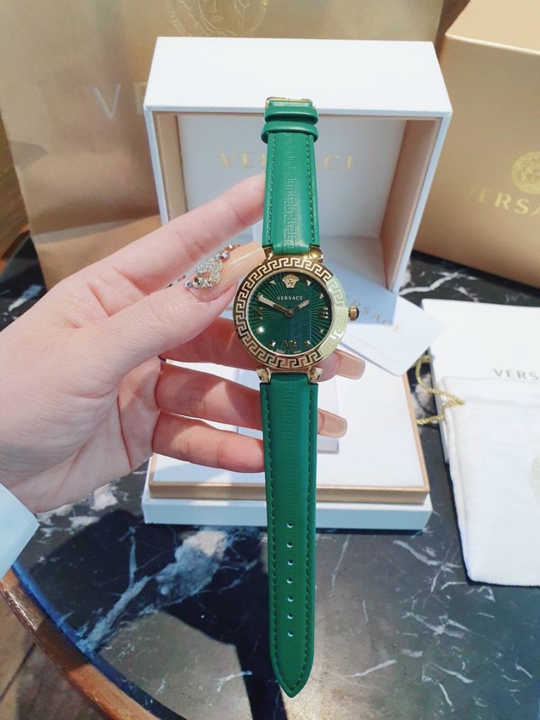 Đồng hồ Versace màu xanh lá cây