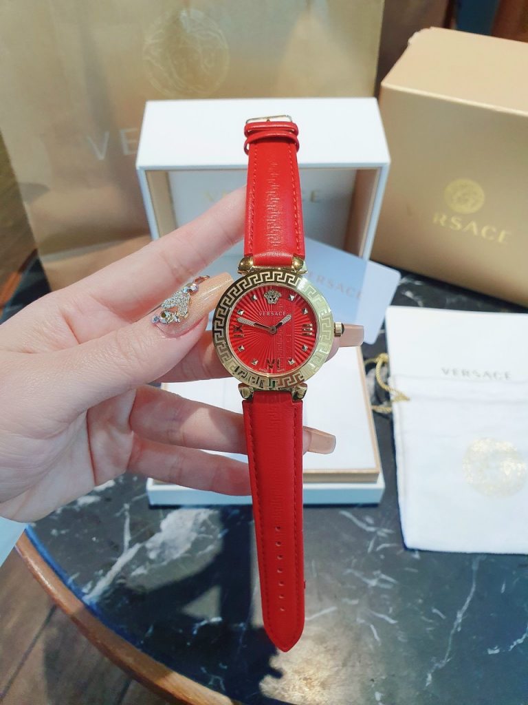 Đồng hồ Versace nữ dây da màu đỏ