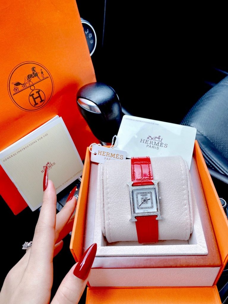 Đồng hồ nữ Hermes mặt vuông