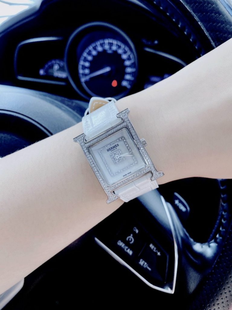 Đồng hồ nữ Hermes mặt vuông dây da