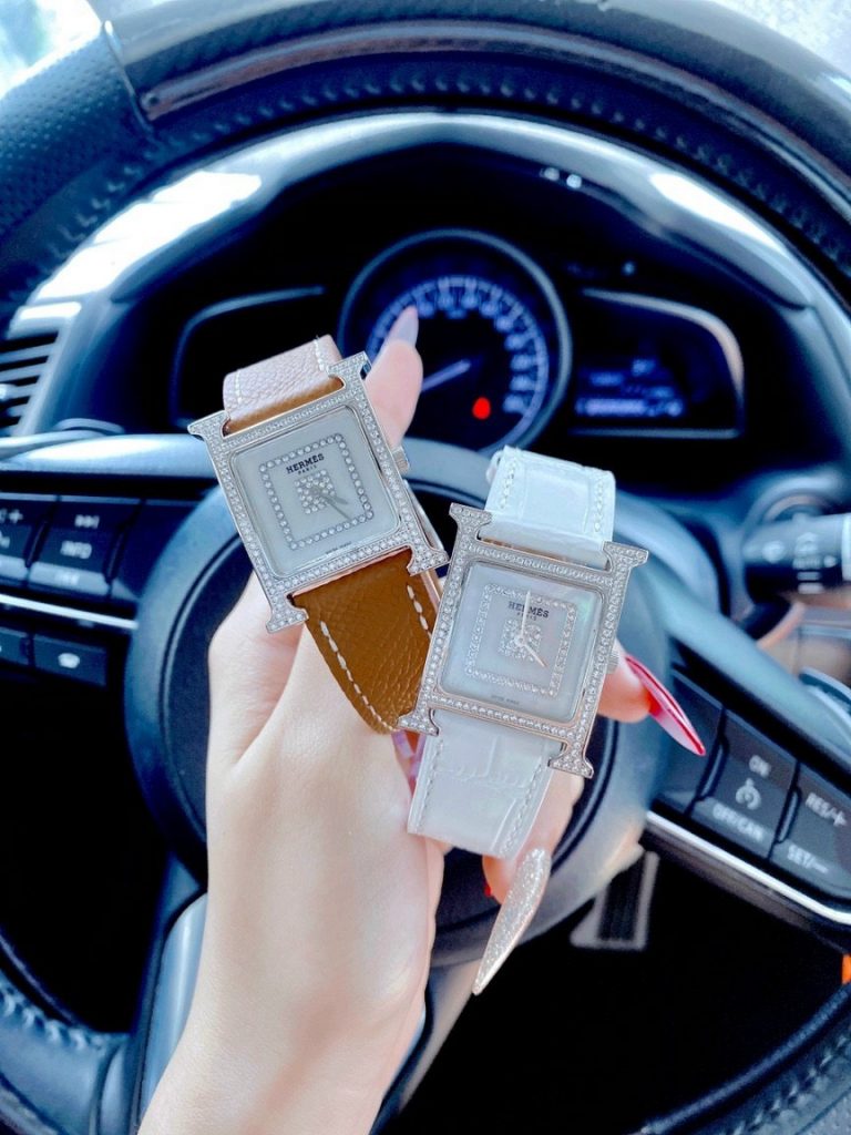 Đồng hồ nữ Hermes mặt vuông đính đá