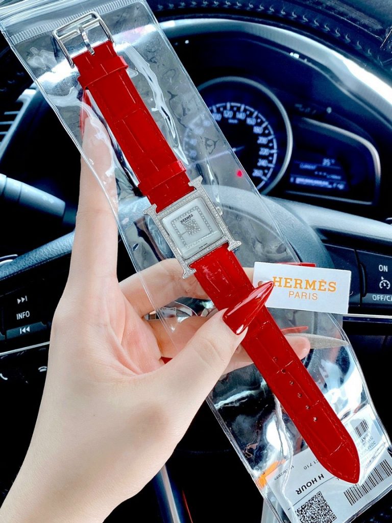 Đồng hồ nữ Hermes màu đỏ