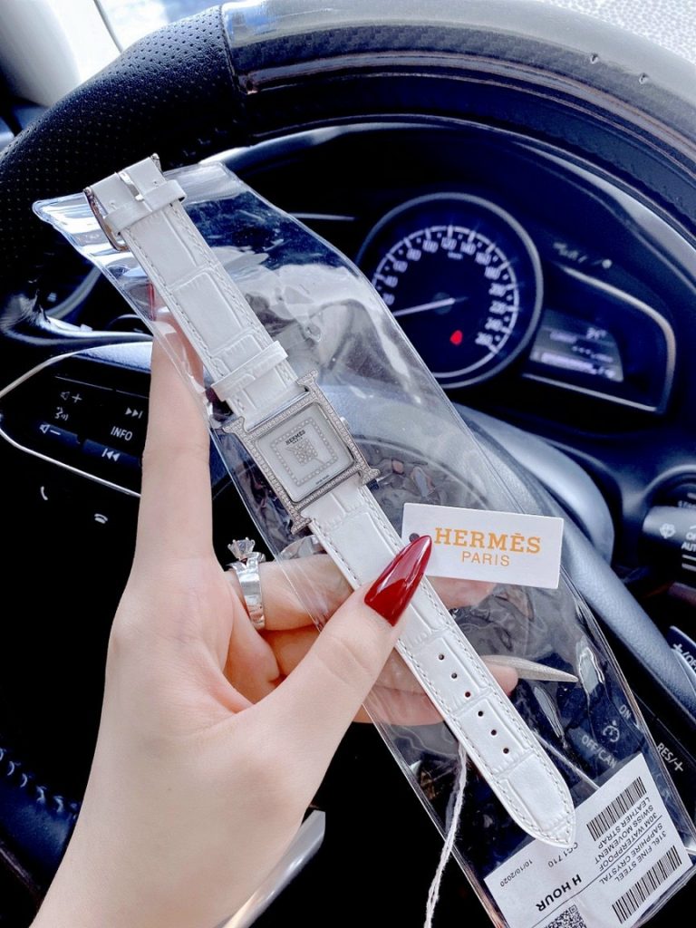 Đồng hồ nữ Hermes màu trắng