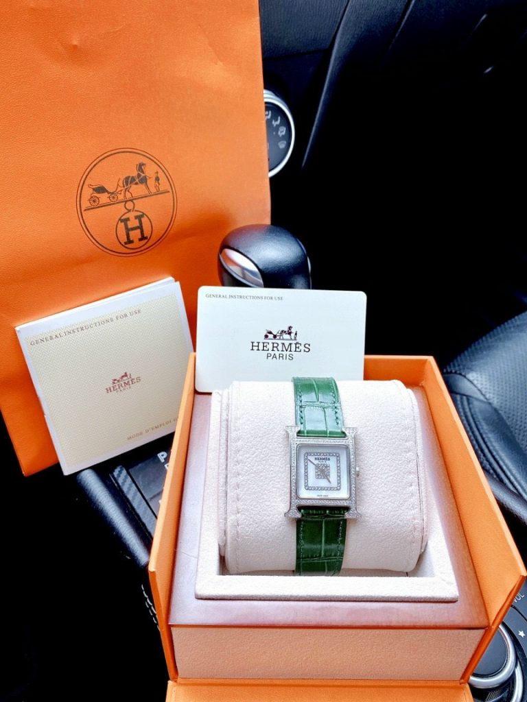 Đồng hồ nữ Hermes màu xanh lá cây
