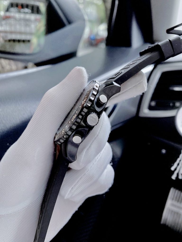 Đồng hồ Breitling nam dây cao su màu đen