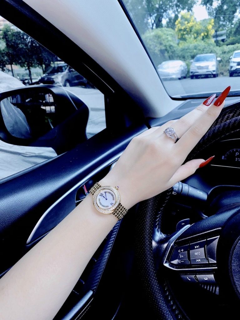 Đồng hồ Cartier nữ dây kim loại
