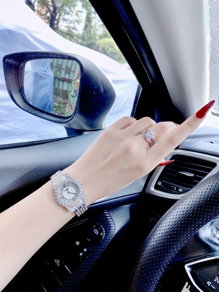 Đồng hồ Chopard nữ mặt tròn đính đá