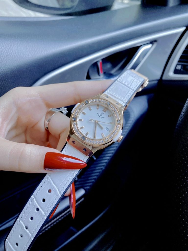 Đồng hồ Hublot màu trắng