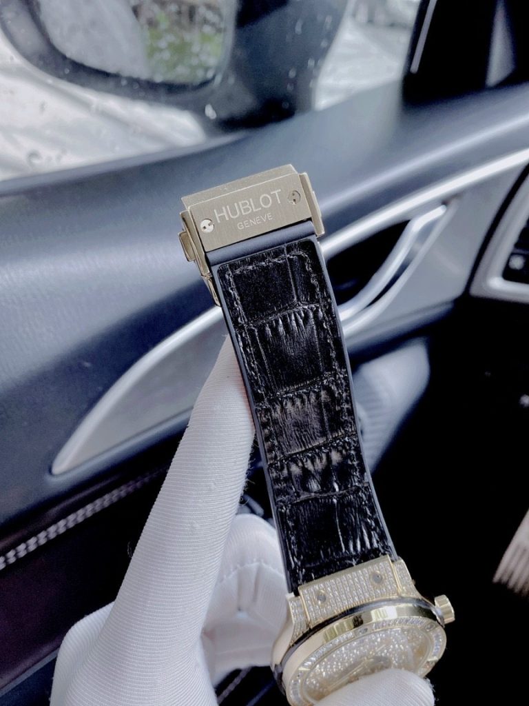 Đồng hồ Hublot nam dây cao su màu đen