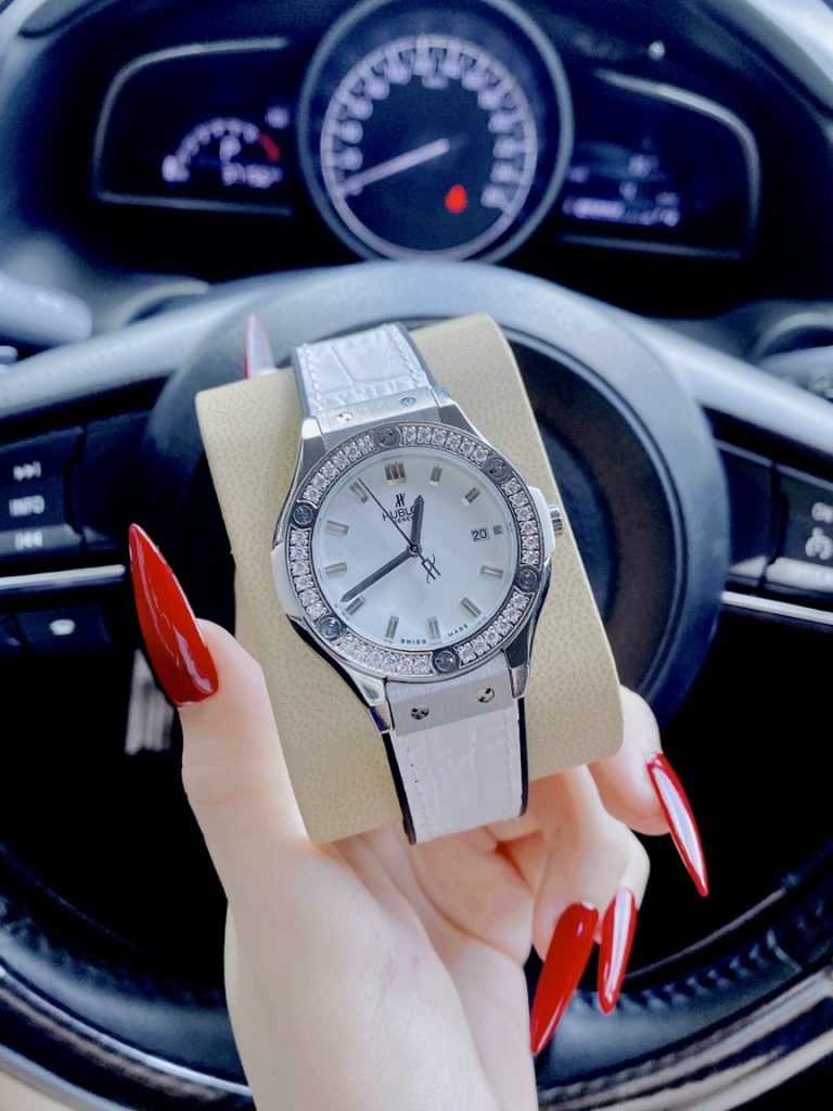 Đồng hồ Hublot nữ dây cao su màu trắng