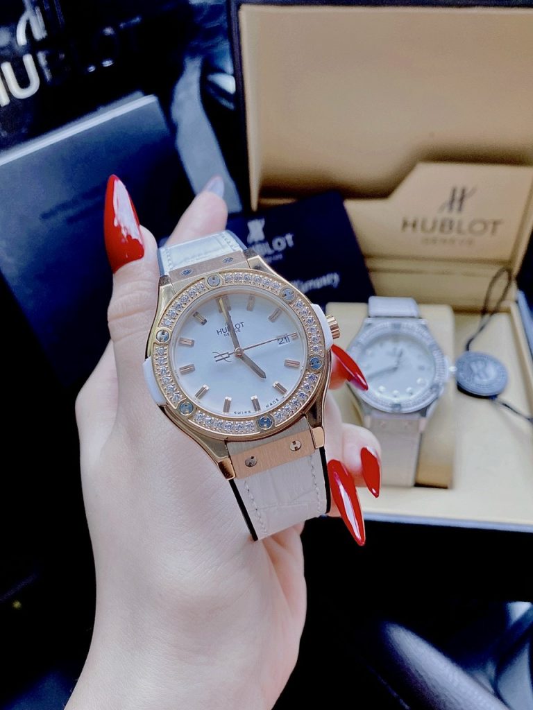 Đồng hồ Hublot nữ dây da màu trắng